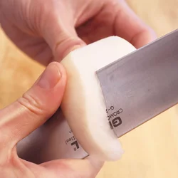 生のまま食べるので皮をむいて食感よく