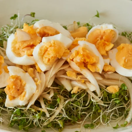 スプラウトのサラダゆで卵のせ By舘野鏡子さんの料理レシピ プロのレシピならレタスクラブ
