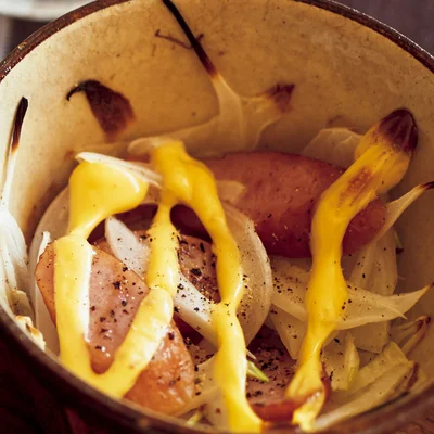 新玉ねぎとソーセージの焼きサラダ