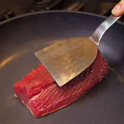 皮目にごま油をぬって焼くとこうばしい