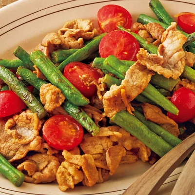 「豚肉と夏野菜のカレー炒め」の献立