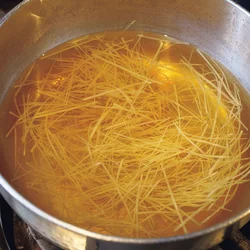 しょうがのせん切りをひたし汁に加え、爽やかな味わいに