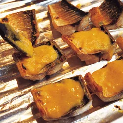 しょうが甘みそをぬって焼き、さらにこうばしく