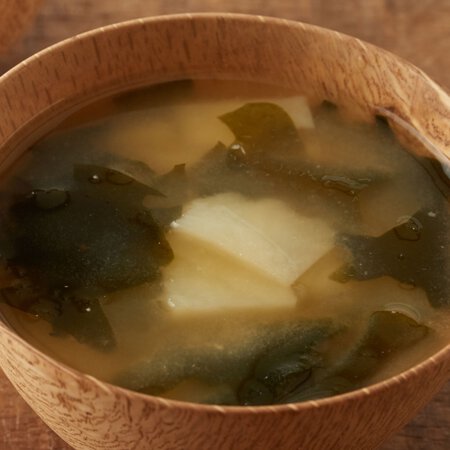 じゃがいもとわかめのみそ汁 Byほりえさちこさんの料理レシピ プロのレシピならレタスクラブ