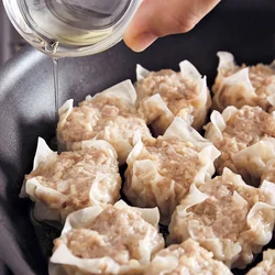 焦がさずキレイな焼き色をつけるには弱火でじっくり