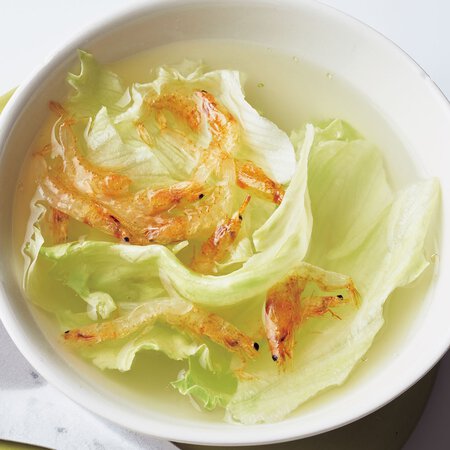 桜えびとレタスの中華スープ By新谷友里江さんの料理レシピ プロのレシピならレタスクラブ 桜えびとレタスの中華スープ By新谷友里江さんの料理レシピ プロのレシピならレタスクラブ