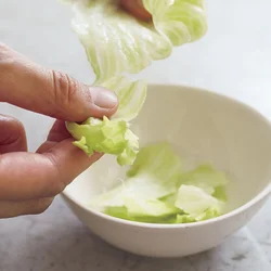 食材を入れて調味料を投入