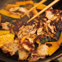 ふたを取ってほぐしながら、焼き上げる！