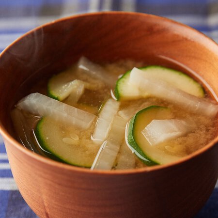 ズッキーニと大根のみそ汁 By髙山かづえさんの料理レシピ プロのレシピならレタスクラブ