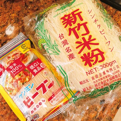 ビーフン(乾麺)は、味がついていないものを使う。