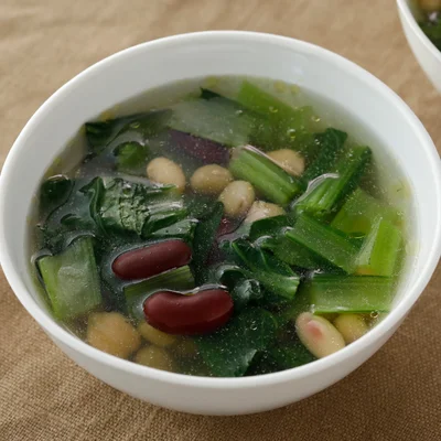 小松菜と豆のコンソメスープ