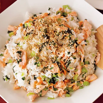 「鮭と小松菜の混ぜご飯」の献立
