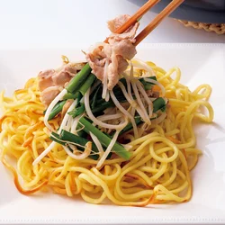 野菜を炒めたらすぐ麺に