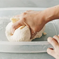 バターのつや感が落ち着いて、生地がマットな感じになればOK。