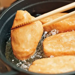 冷たい油からゆっくり揚げるとふわふわに。油はねもしないので、作りやすい。