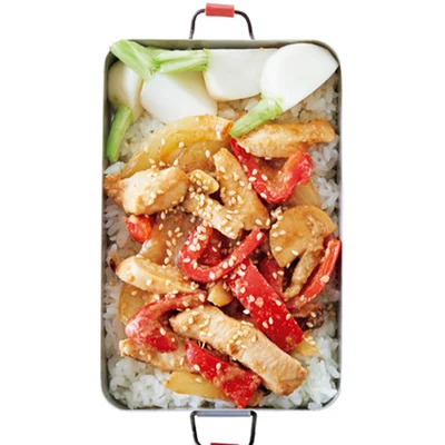 お弁当には…　パサつかず、しっとり！　のっけ弁がおすすめ！

【お弁当メモ】
冷蔵の場合▶ 3日間保存可能。電子レンジで約1分温める。
冷凍の場合▶ 冷凍用保存袋に入れて空気を抜いて冷凍。2週間保存可能。袋のまま耐熱皿にのせて電子レンジで約2分温める。