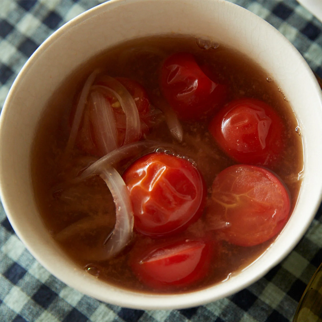 トマトと玉ねぎのみそ汁