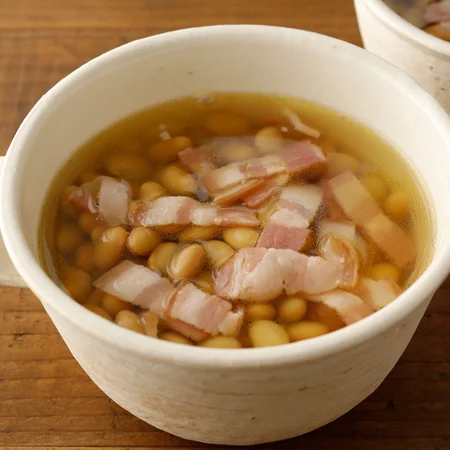 大豆とベーコンのスープ