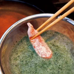 たらこに小麦粉をまぶしてからころもにくぐらせると、ころもがはがれにくい。