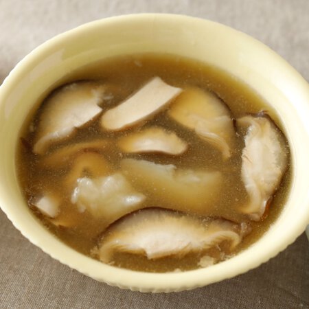 長いもとしいたけのスープ