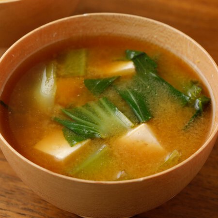 豆腐とチンゲンサイのみそ汁