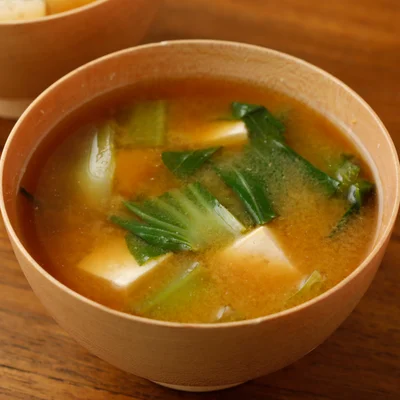 豆腐とチンゲンサイのみそ汁