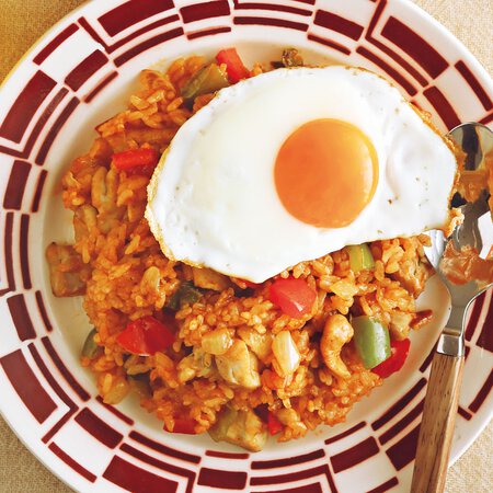 チキンライスの目玉焼きのせ By関岡弘美さんの料理レシピ プロのレシピならレタスクラブ