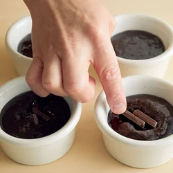 しっかり火を通しても、埋めこんだチョコが溶けてとろっと感を味わえる