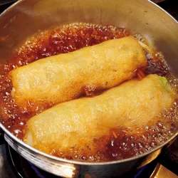 煮汁をよく吸うので、やや多めの煮汁で煮る