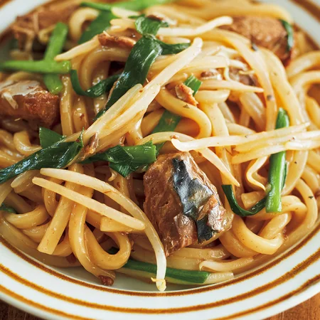 さば缶ともやしの焼きうどん