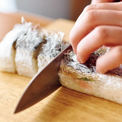 食べるときはラップごと切り分けて
~切るときに包丁をぬれぶきんで拭くときれいに