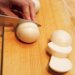 かぶは厚めに切って食べごたえを出す