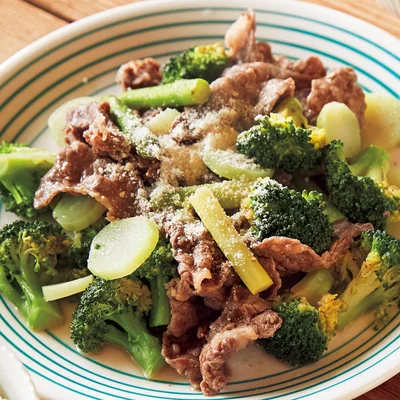 「牛肉と緑野菜の蒸し煮」の献立