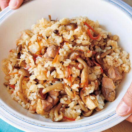 とり肉とにんじんの混ぜご飯 Byシラサカアサコさんの料理レシピ プロのレシピならレタスクラブ