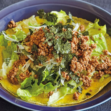 ひき肉とレタスの韓国風オムレツ Byワタナベマキさんの料理レシピ プロのレシピならレタスクラブ