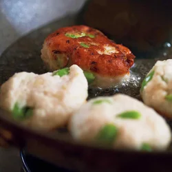 両面をそれぞれ約2分、こんがりと焼き色がつくまで焼く。