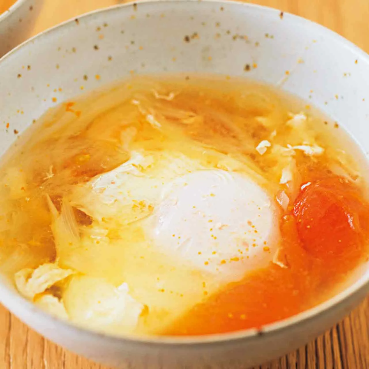 トマトと落とし卵のスープ