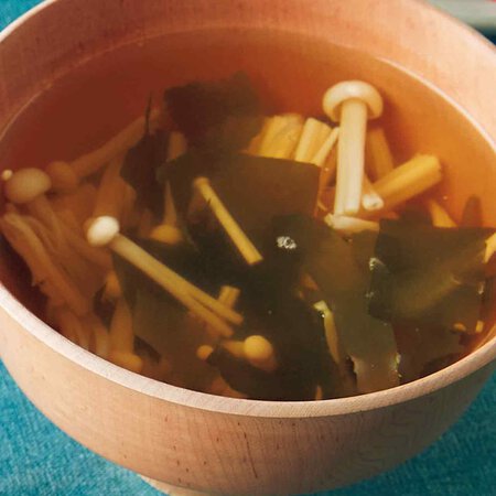 えのきとわかめのすまし汁