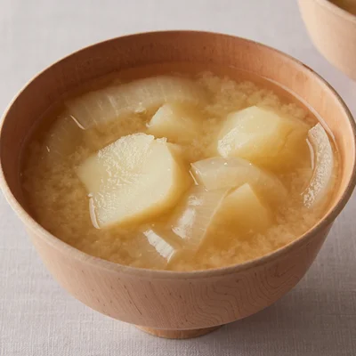 じゃがいもと玉ねぎのみそ汁