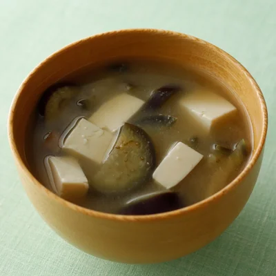 なすと豆腐のみそ汁
