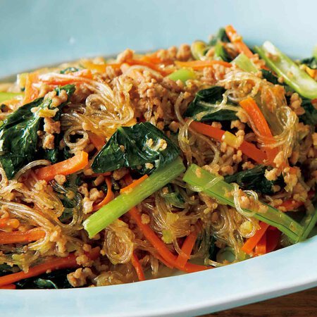 そぼろと小松菜のチャプチェ風 By関岡弘美さんの料理レシピ プロのレシピならレタスクラブ