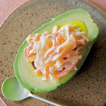 かにかまアボカドボート Byワタナベマキさんの料理レシピ プロのレシピならレタスクラブ