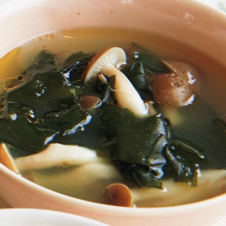 しめじとわかめのスープ