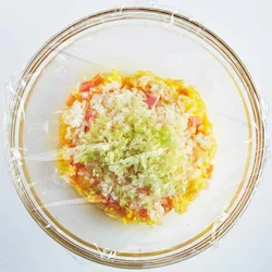 ご飯に卵をかけてレンチン