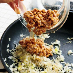 納豆を加えると、まろやかで奥深い味わいになる