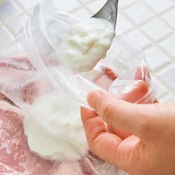 塩ヨーグルトに漬け込むと、肉がやわらかくなる
