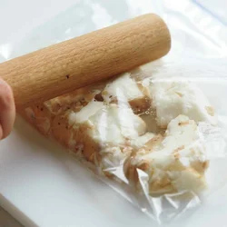 長いもは皮ごとたたく。少しかたまりが残る程度にすると食べごたえがアップ。