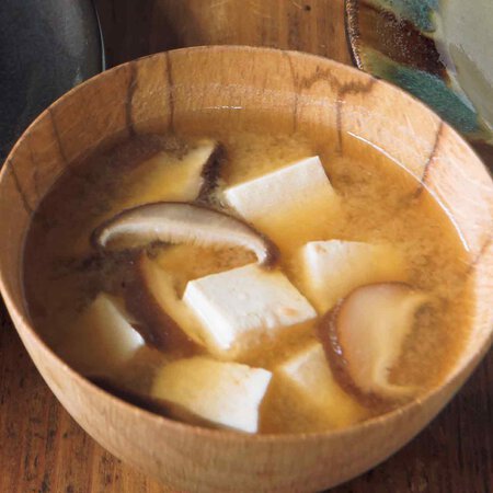 豆腐としいたけのみそ汁