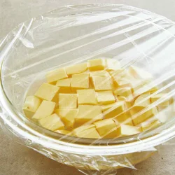 レモン煮はレンジで手軽に作れるのもうれしい！ 煮汁は豆花にかけ、シロップとして活用を。