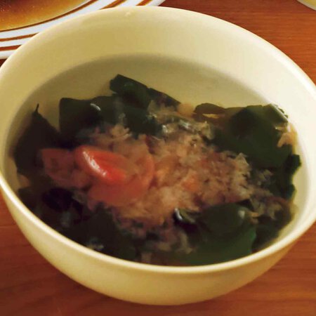 わかめとちぎり梅のスープ